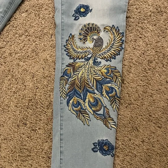 Never Been Worn-DG2 by Diane Gilman Light Blue Embroidered Jeans - Picture 3 of 9